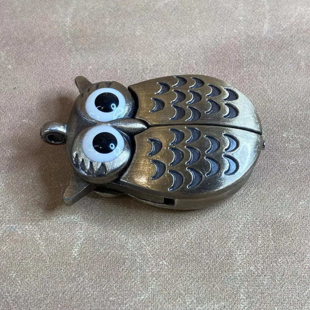 Brushed Antique Gold Tone Winged Owl Pendant Watch (Untested, Needs Battery) - Picture 4 of 5